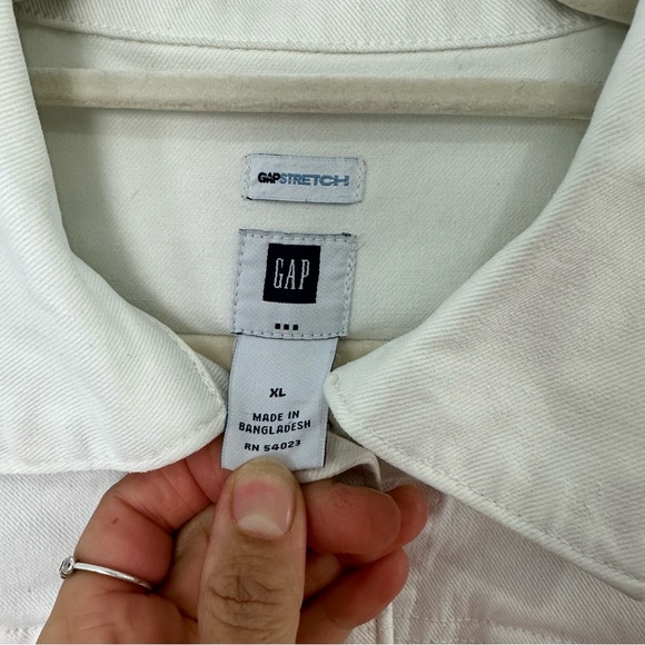 Gap White Jean Jacket Size XL; Silver Buttons and Snaps - Picture 3 of 14